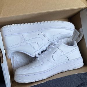 Selling Air Force 1s good condition. Size 5.5. Color white